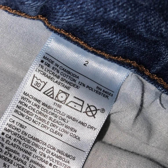 Old Navy size 2 boyfriend cuffed denim shorts - Picture 7 of 8